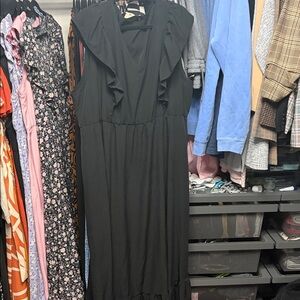 Chic Black Ruffled Maxi Dress